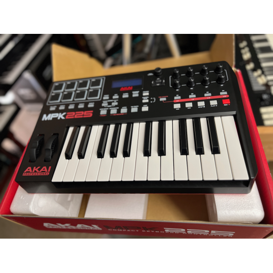 MASTER KEYBOARD AKAI MPK 225