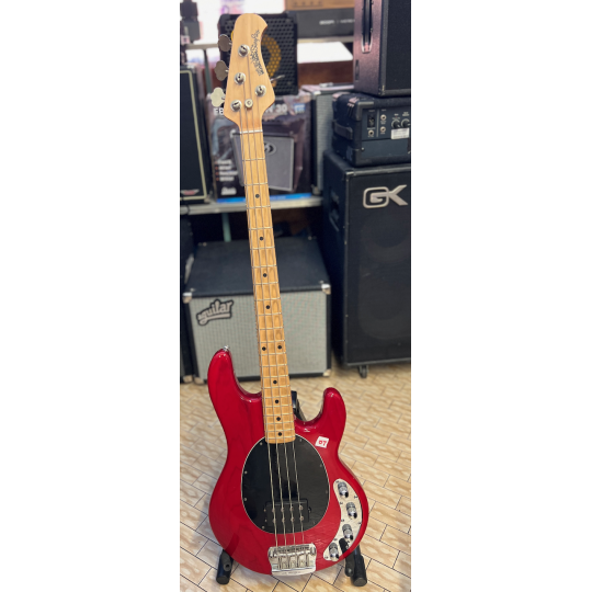 MUSIC MAN STING RAY 4C. RED s.n. E45186
