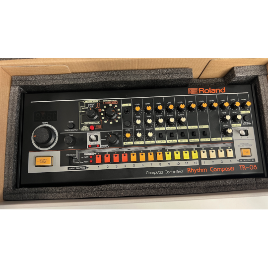 ROLAND TR08  BOUTIQUE 