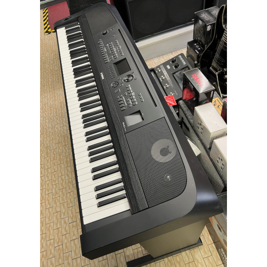 YAMAHA DGX 670 SUPPORTO INCL.