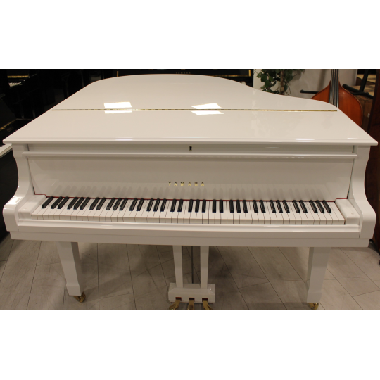 PIANO A CODA YAMAHA C 1 BIANCO 