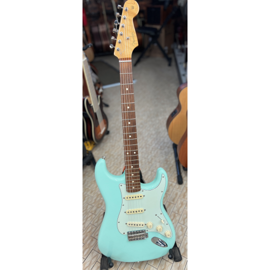 FENDER STRAT VINTERA 60 DAPHNE BLUE