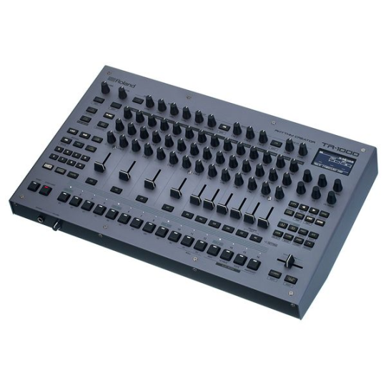  ROLAND TR 1000